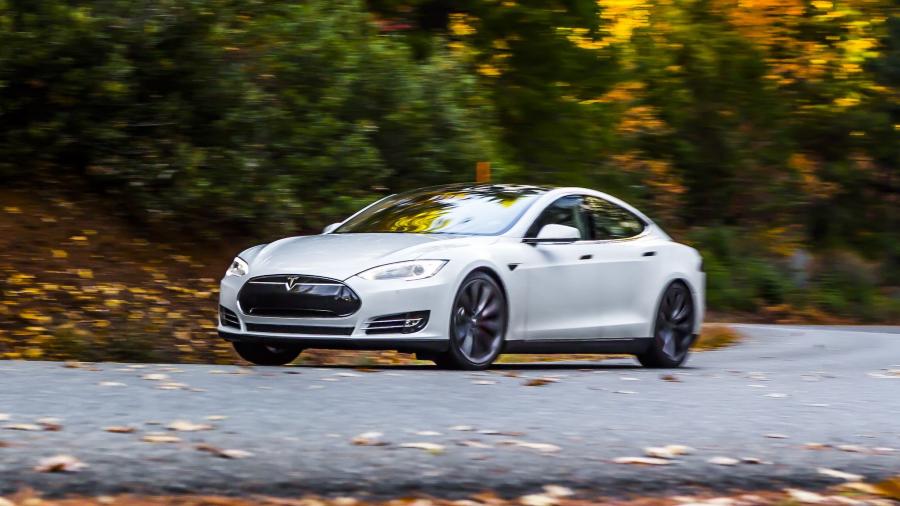  Tesla Model S P85+ 2012 года  (NA) (фото 2 из 9)